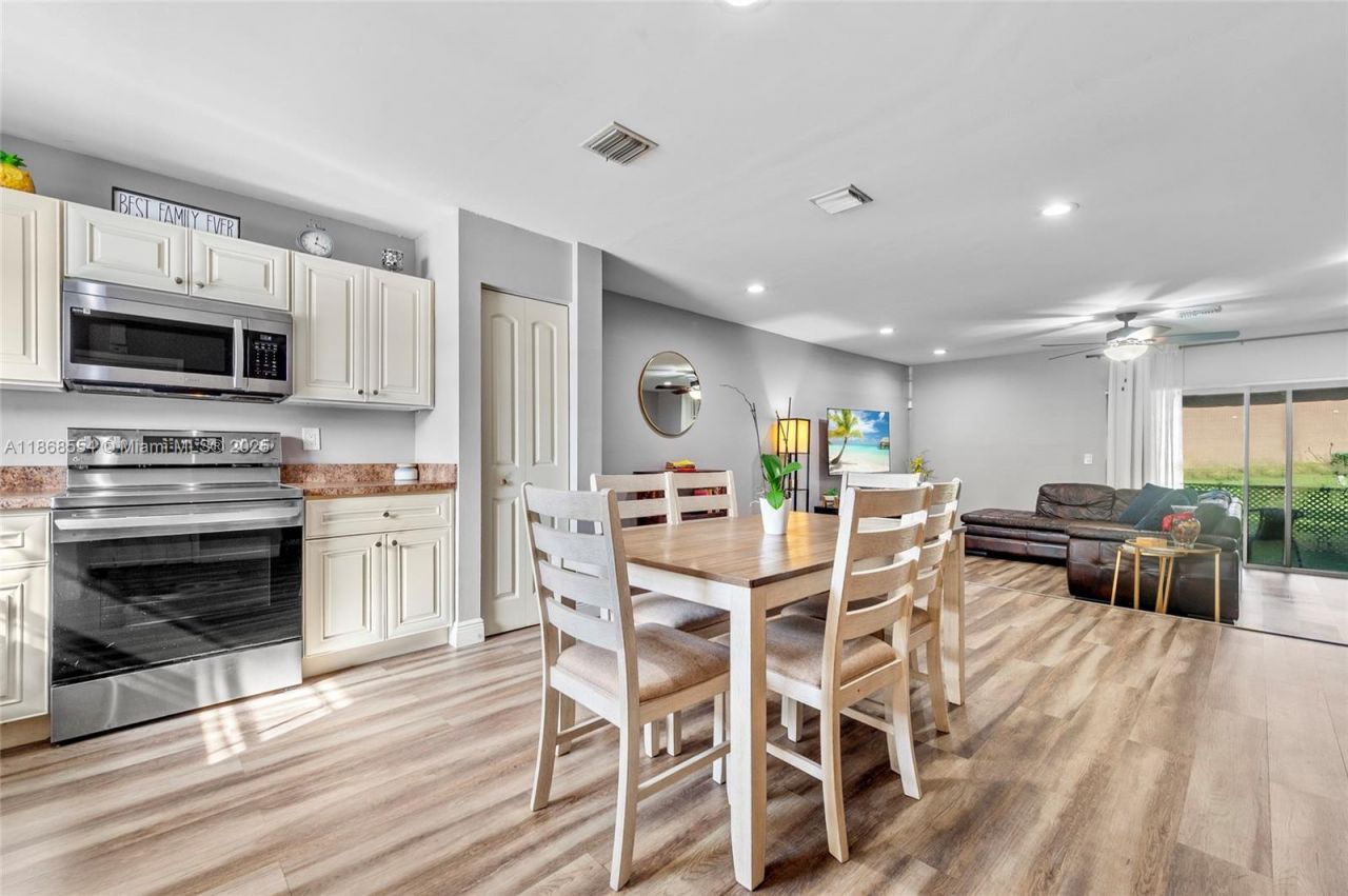 7068 Woodmont Ave, Tamarac, FL 33321 Photo