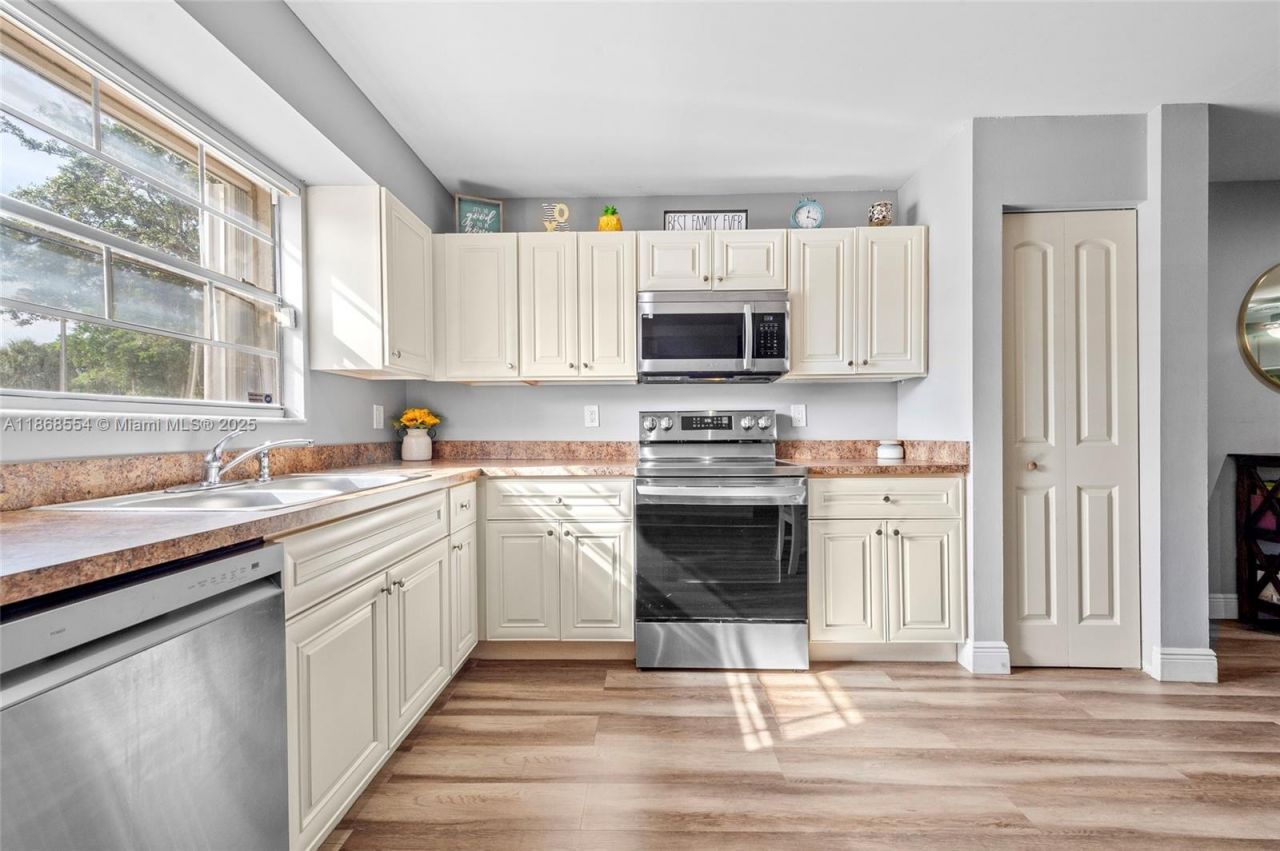 7068 Woodmont Ave, Tamarac, FL 33321 Photo