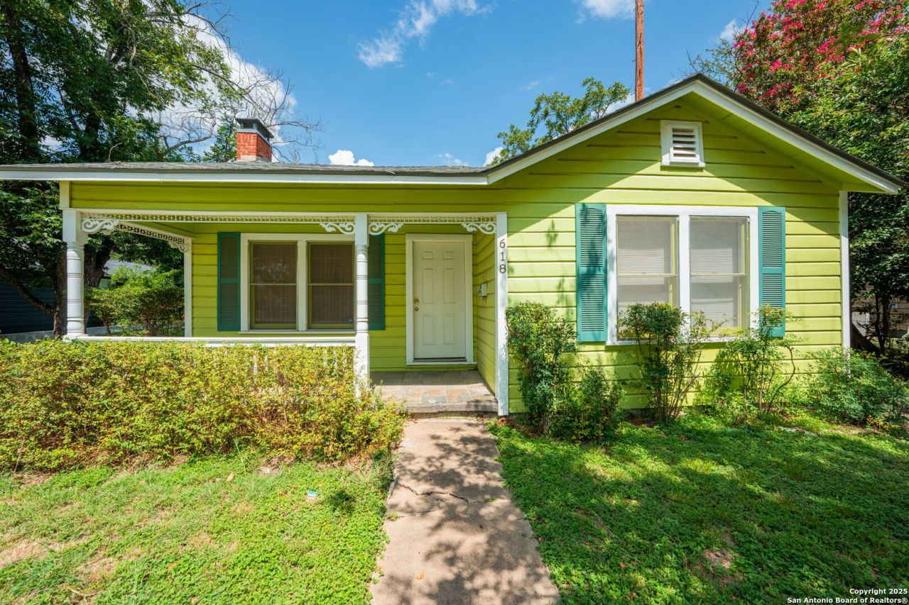 618 Lois, Kerrville, TX 78028 Main Photo