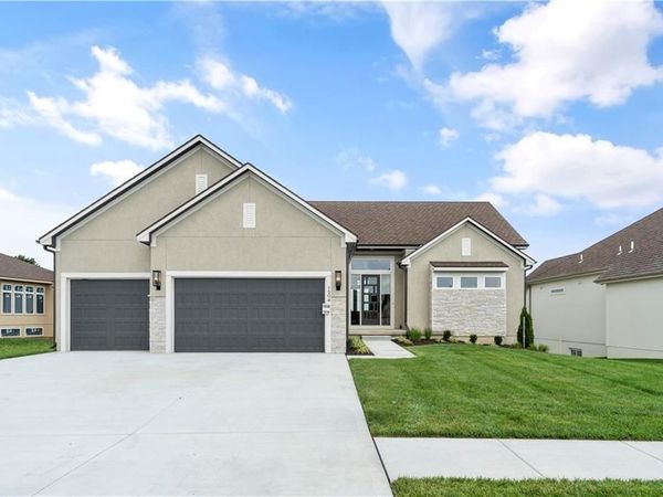 1504 NE Stewart Place, Lee's Summit, MO 64064