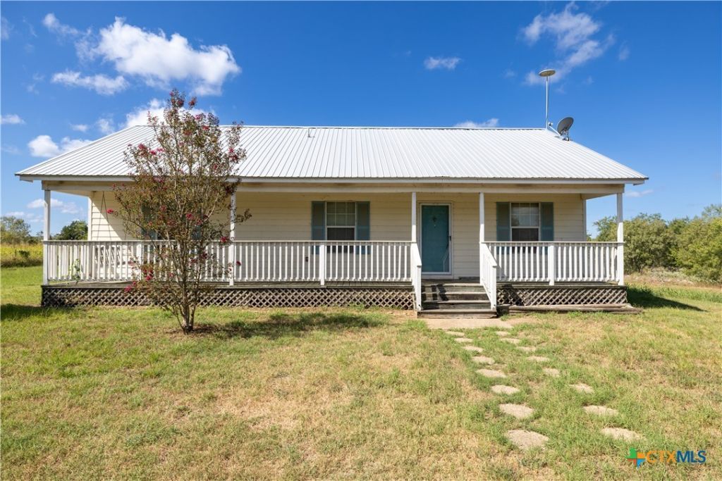 199 Sunset Trail, Luling, TX 78648 Main Photo