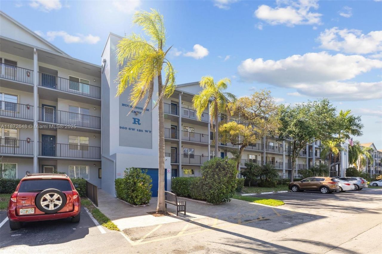 900 SW 125th Way, Unit 412R, Pembroke Pines, FL 33027 Photo