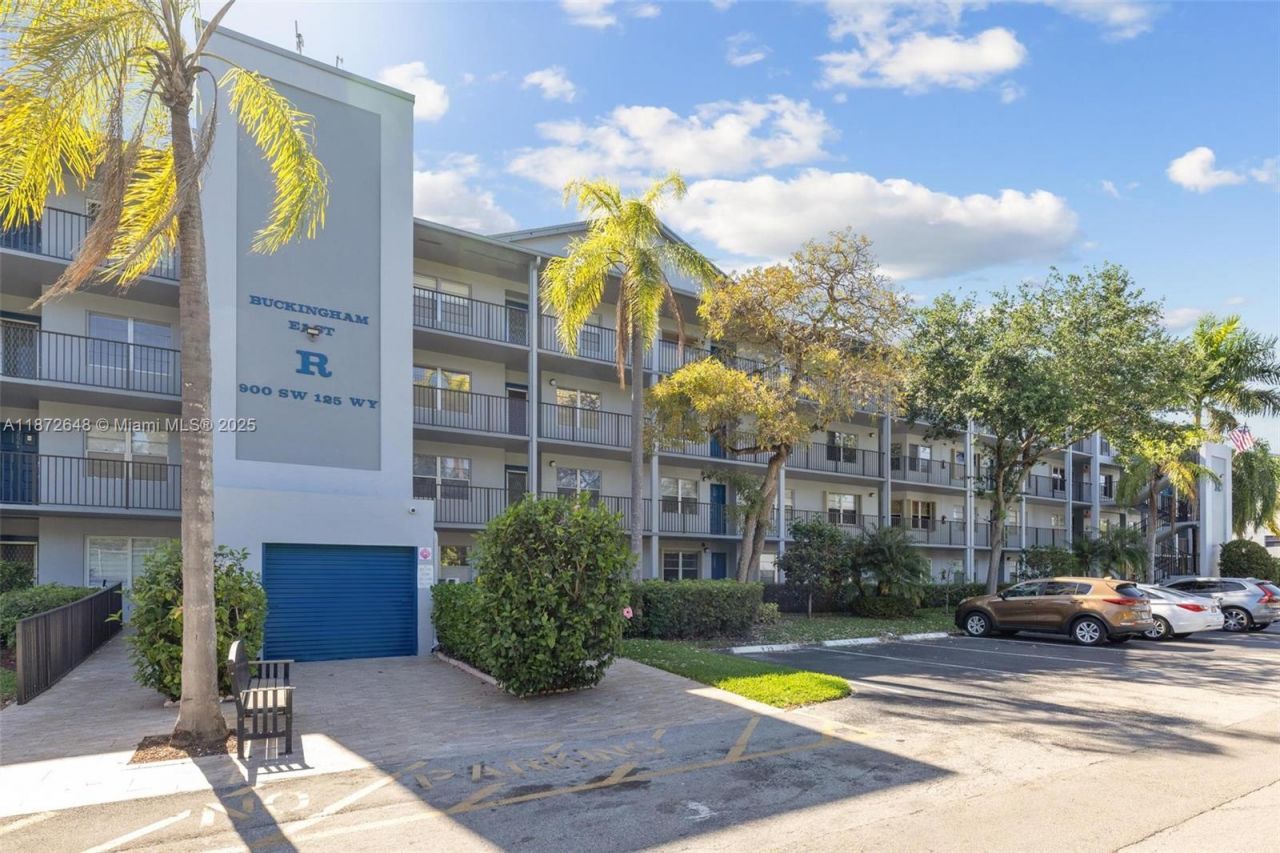 900 SW 125th Way, Unit 412R, Pembroke Pines, FL 33027 Photo