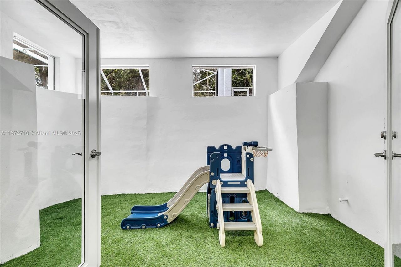 6565 SW 134th Dr, Pinecrest, FL 33156 Photo