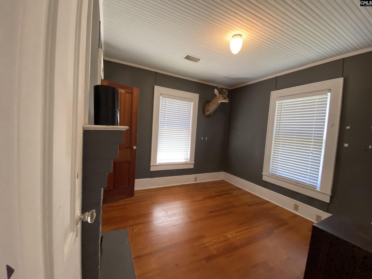 2705 College Photo 14