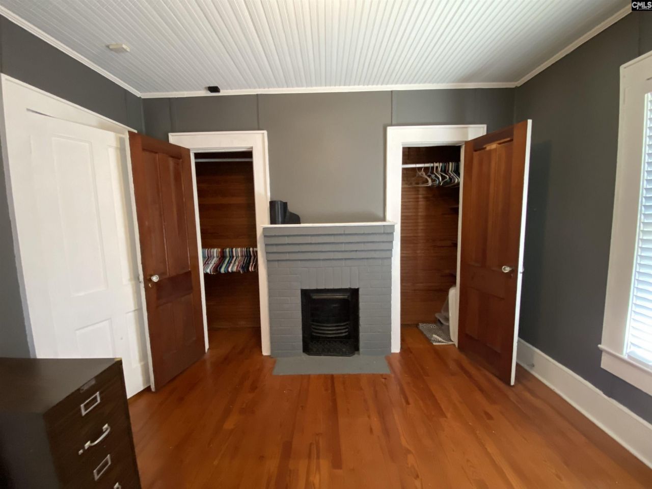 2705 College Photo 15