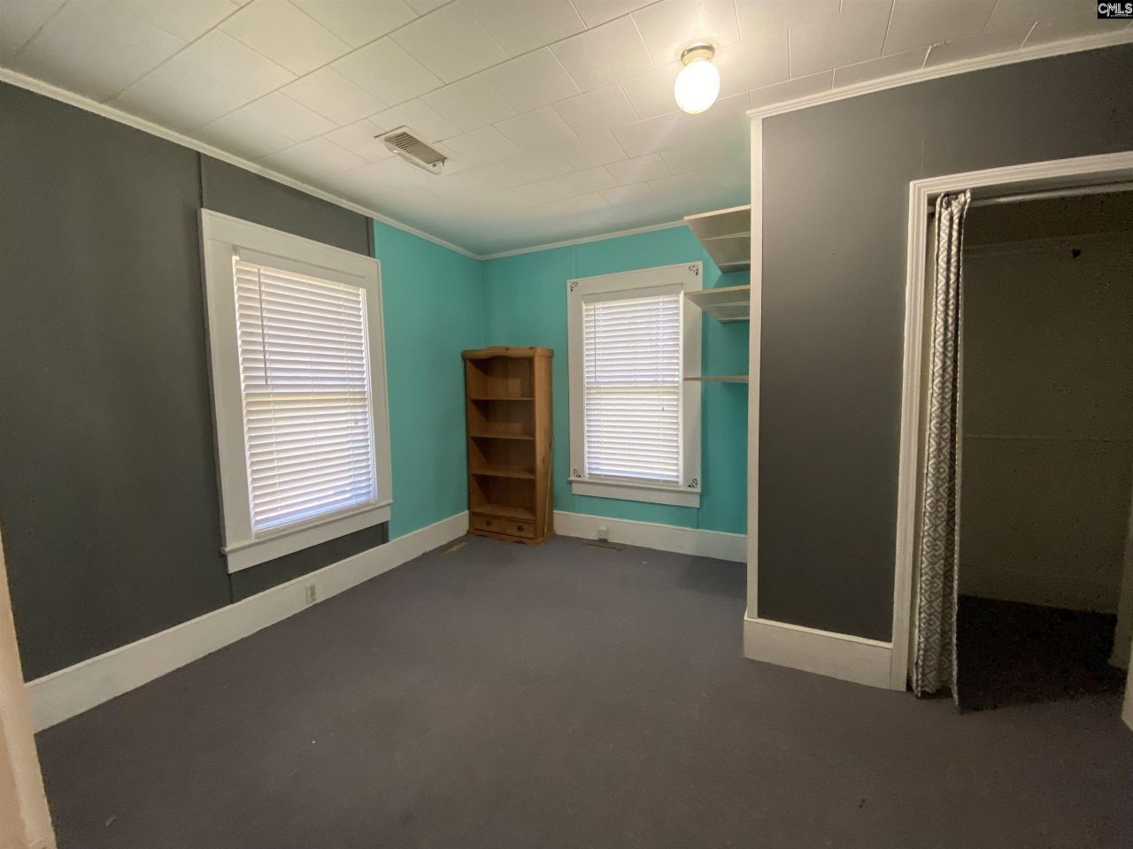 2705 College Photo 16