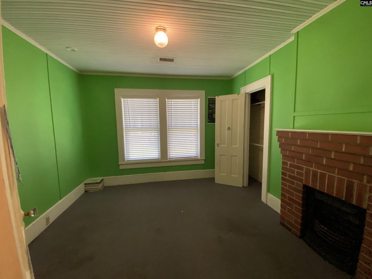 2705 College Photo 17