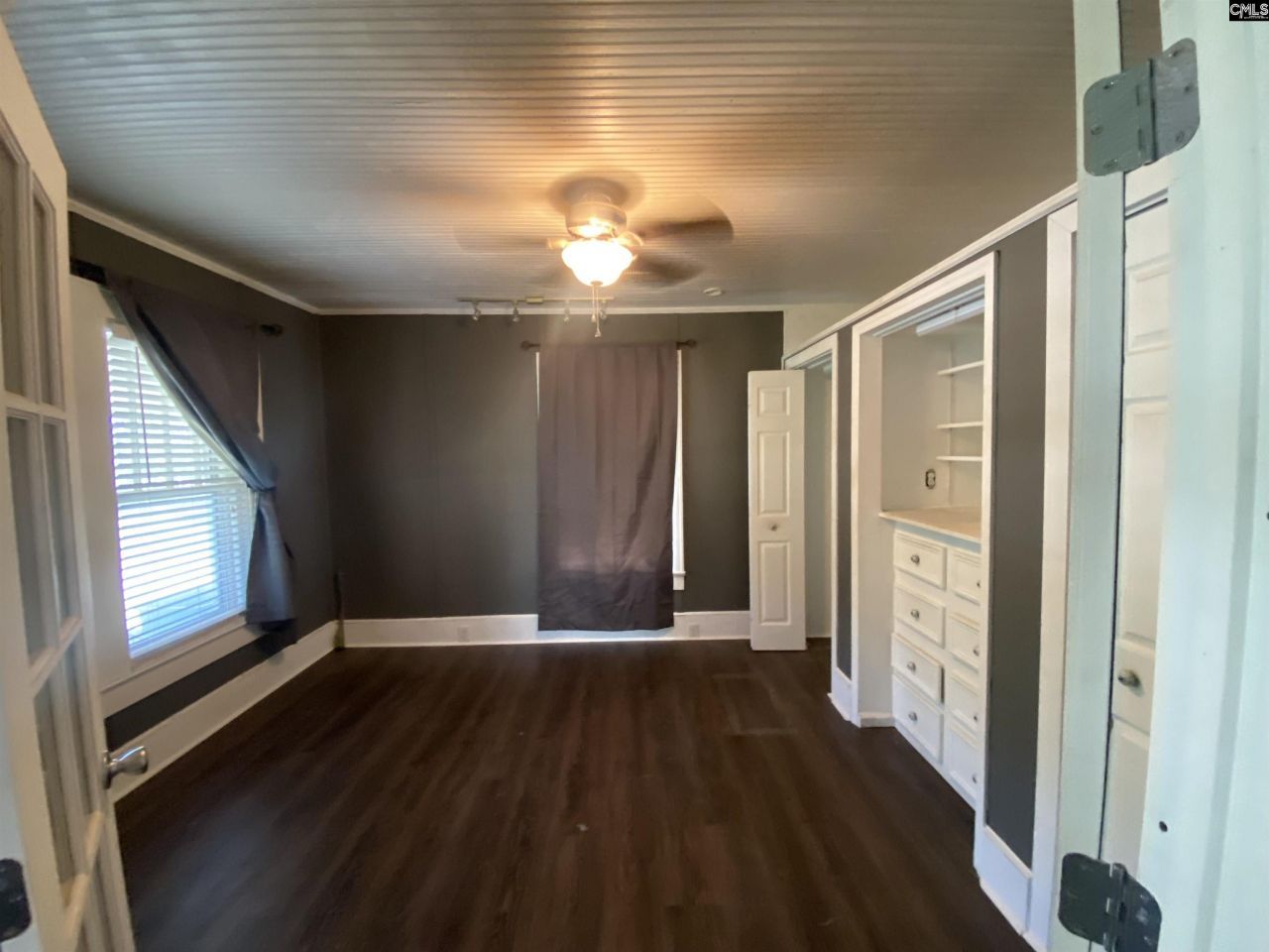 2705 College Photo 8