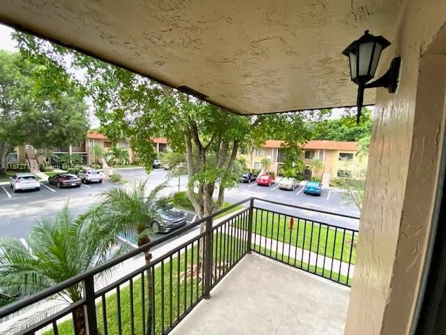 437 Lakeview Dr, Unit 201, Weston, FL 33326 Photo
