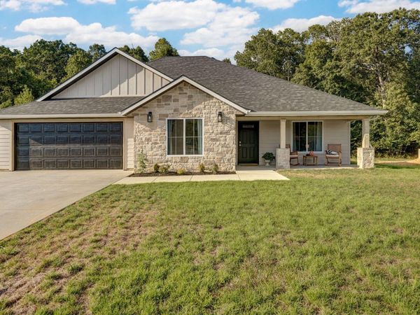 2405 Deatherage Avenue, West Plains, MO 65775