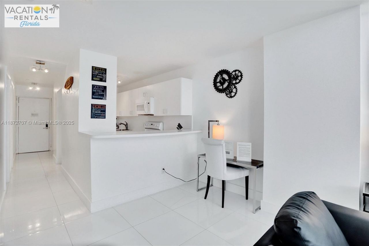 5445 Collins Ave, Unit BAY-14, Miami Beach, FL 33140 Photo