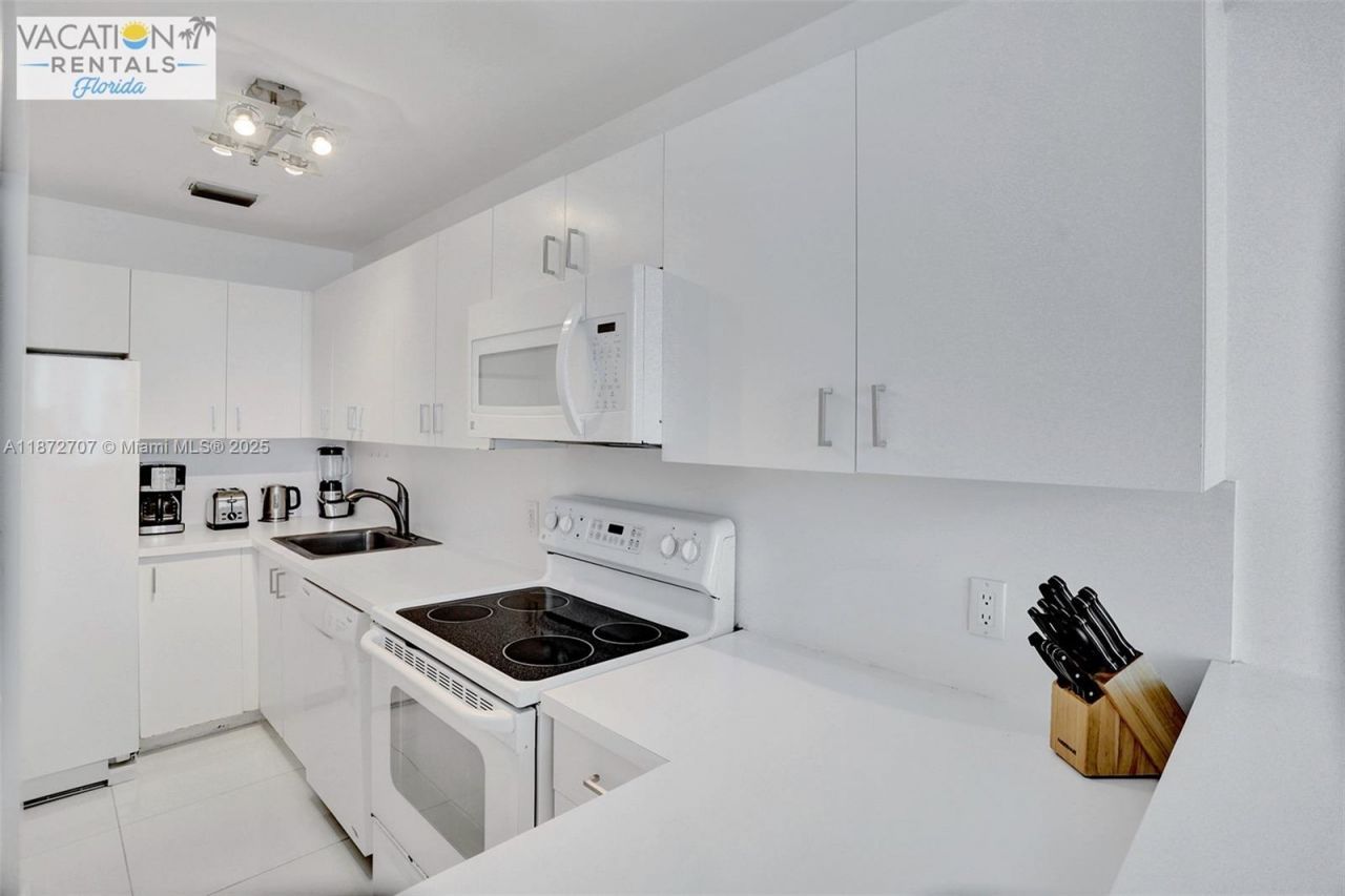 5445 Collins Ave, Unit BAY-14, Miami Beach, FL 33140 Photo