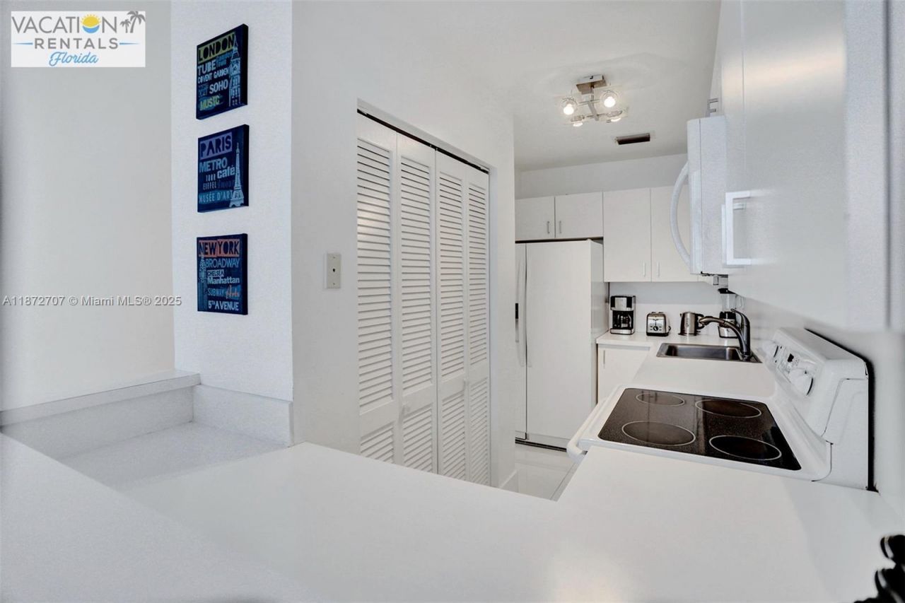 5445 Collins Ave, Unit BAY-14, Miami Beach, FL 33140 Photo