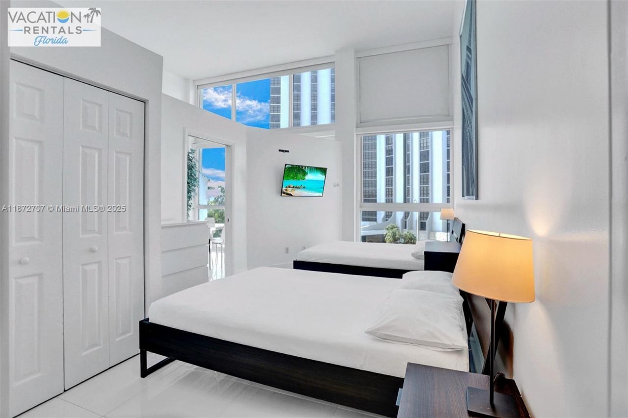 5445 Collins Ave, Unit BAY-14, Miami Beach, FL 33140 Photo