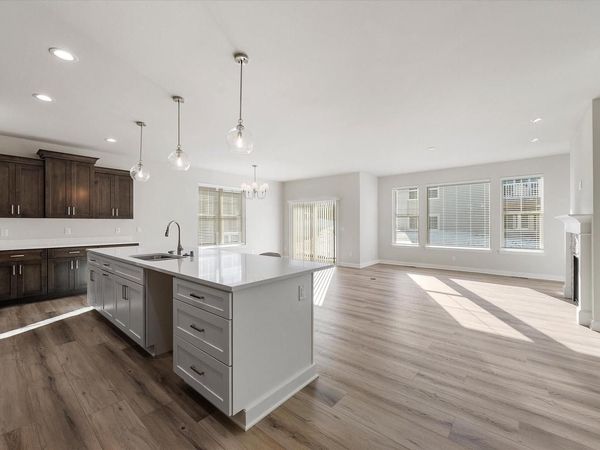 394 Sandy CIRCLE, Pewaukee, WI 53072