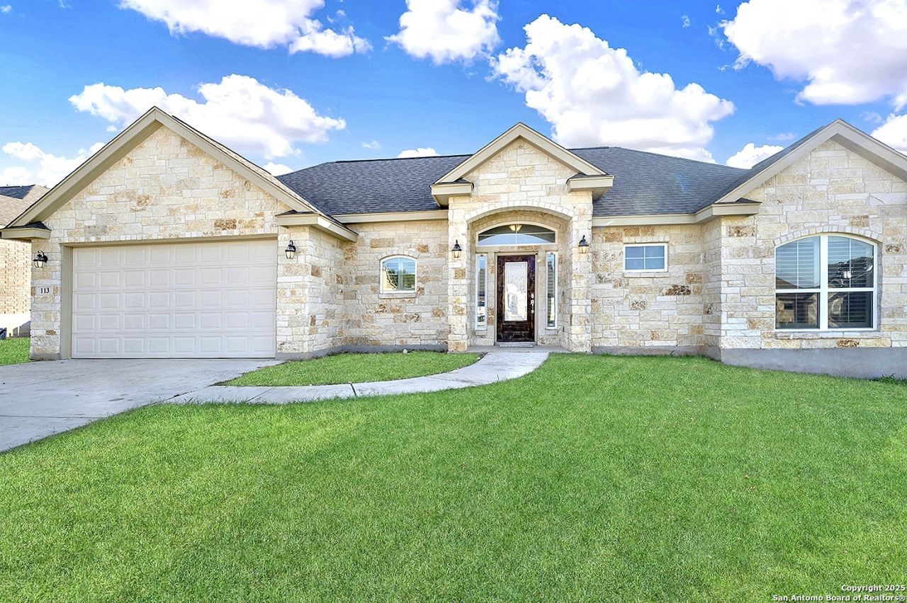 113 Ridgecrest, Floresville, TX 78114 Main Photo