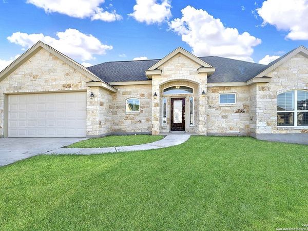 113 Ridgecrest, Floresville, TX 78114