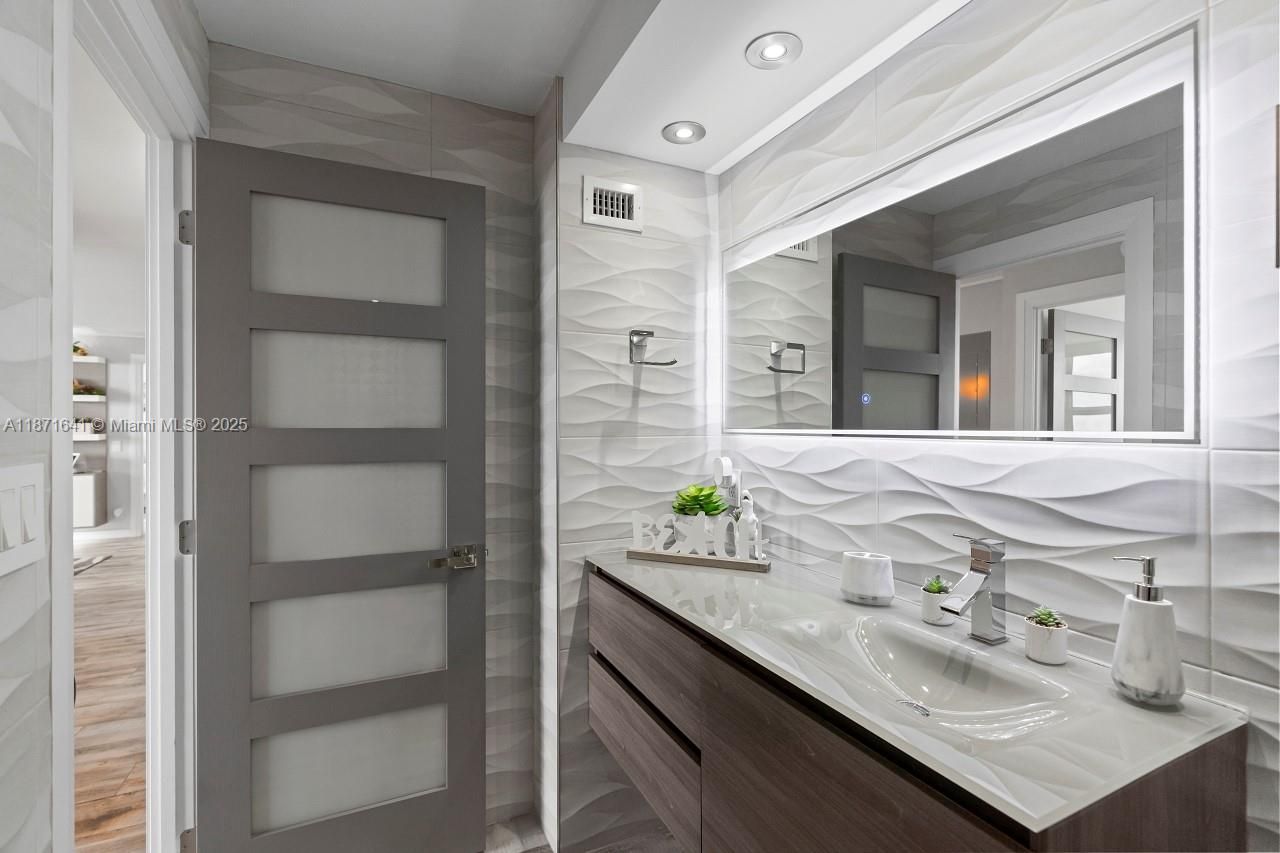 2841 N Ocean Blvd, Unit 1402, Fort Lauderdale, FL 33308 Photo