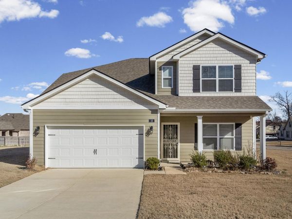 10 BLACKTHORN CV, Oakland, TN 38060