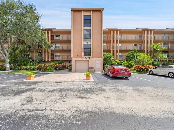 7210 Lake Circle Drive, Unit 401, Margate, FL 33063