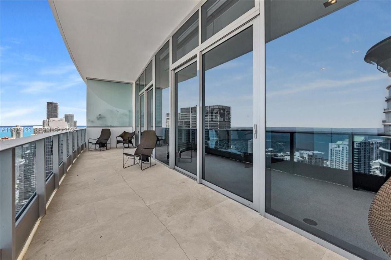 200 Biscayne Boulevard Way, Unit PH 5401, Miami, FL 33131 Photo
