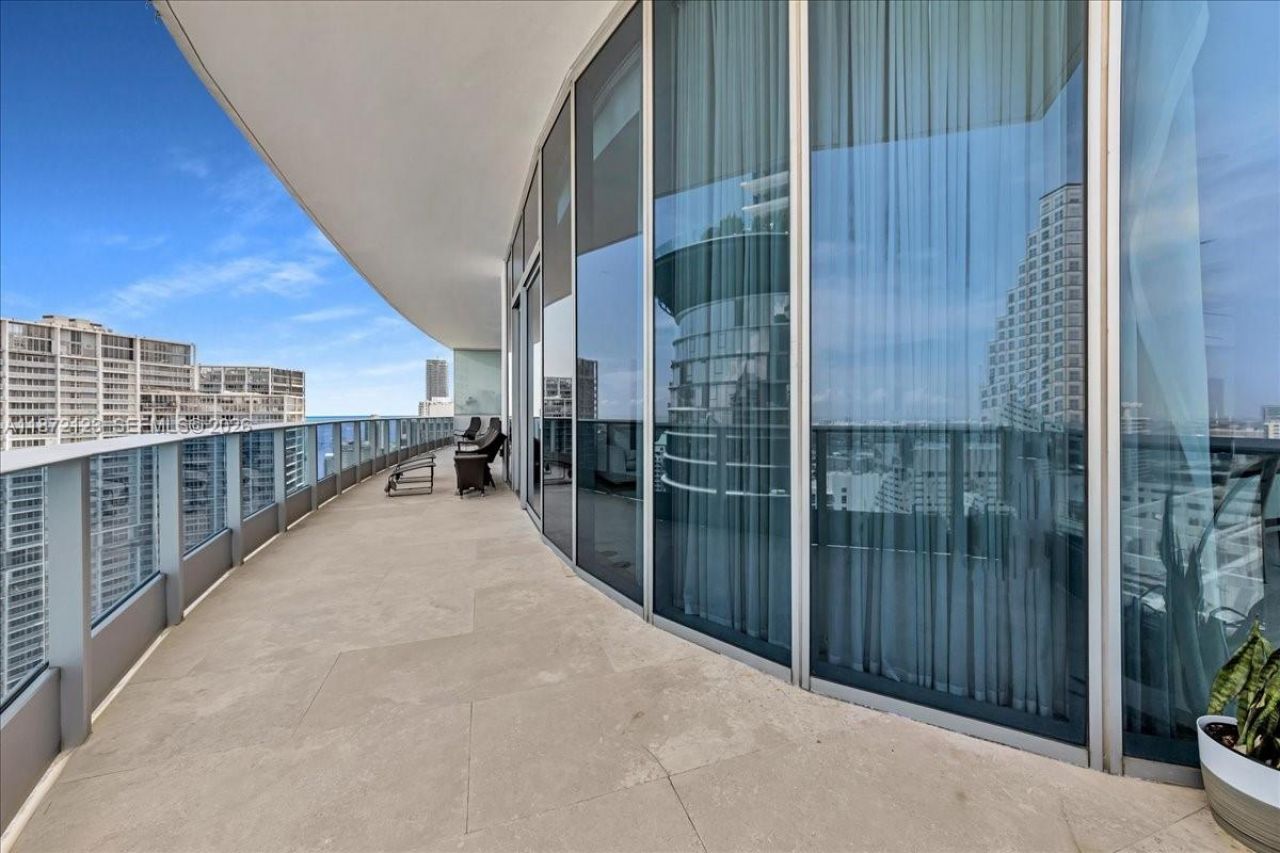 200 Biscayne Boulevard Way, Unit PH 5401, Miami, FL 33131 Photo