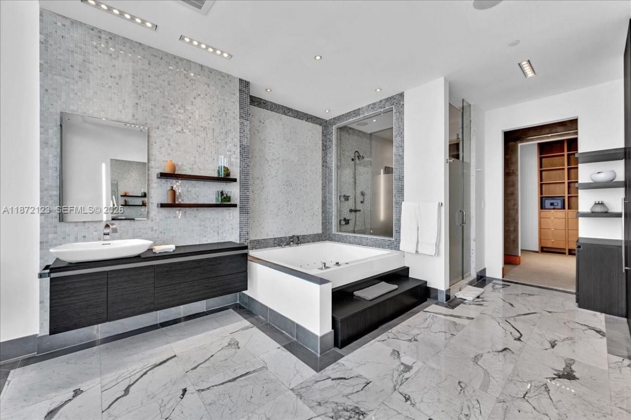 200 Biscayne Boulevard Way, Unit PH 5401, Miami, FL 33131 Photo