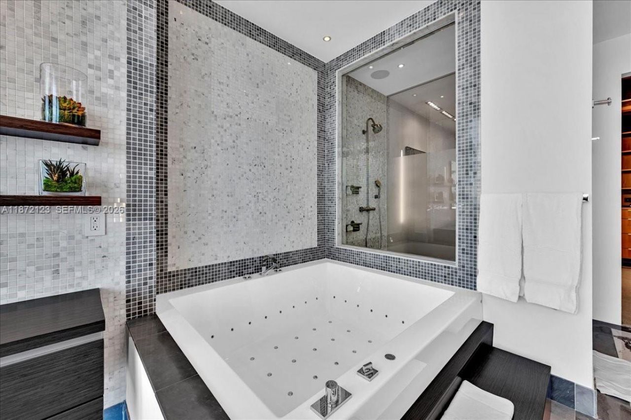 200 Biscayne Boulevard Way, Unit PH 5401, Miami, FL 33131 Photo