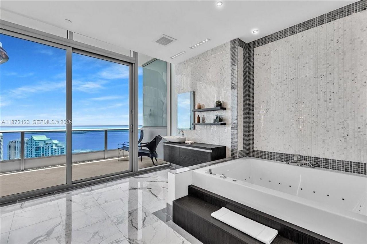 200 Biscayne Boulevard Way, Unit PH 5401, Miami, FL 33131 Photo