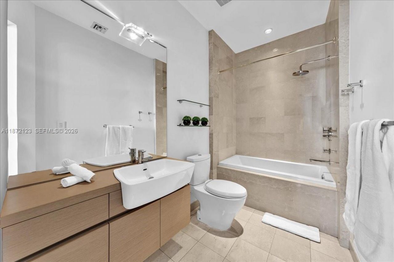 200 Biscayne Boulevard Way, Unit PH 5401, Miami, FL 33131 Photo