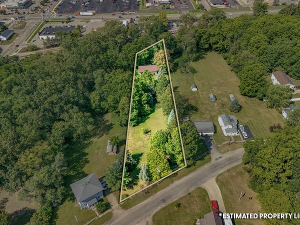 32 Mcclellan Street, Hillsdale, MI 49242