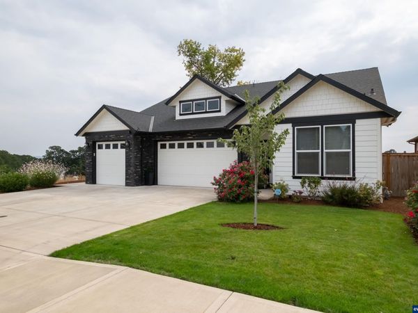 593 NE Evergreen Av, Dallas, OR 97338