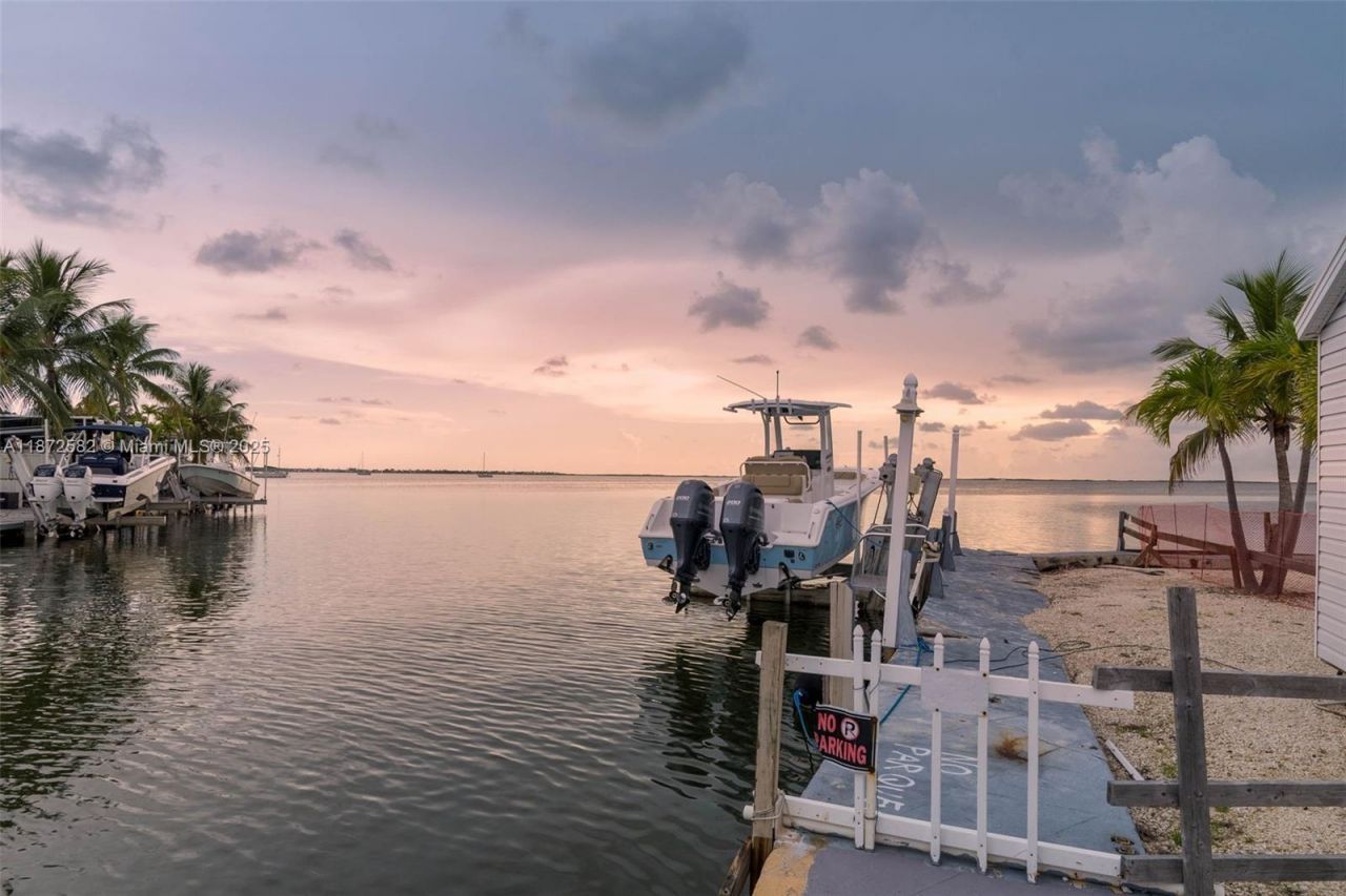 325 Calusa St, Unit 320, Key Largo, FL 33037 Photo