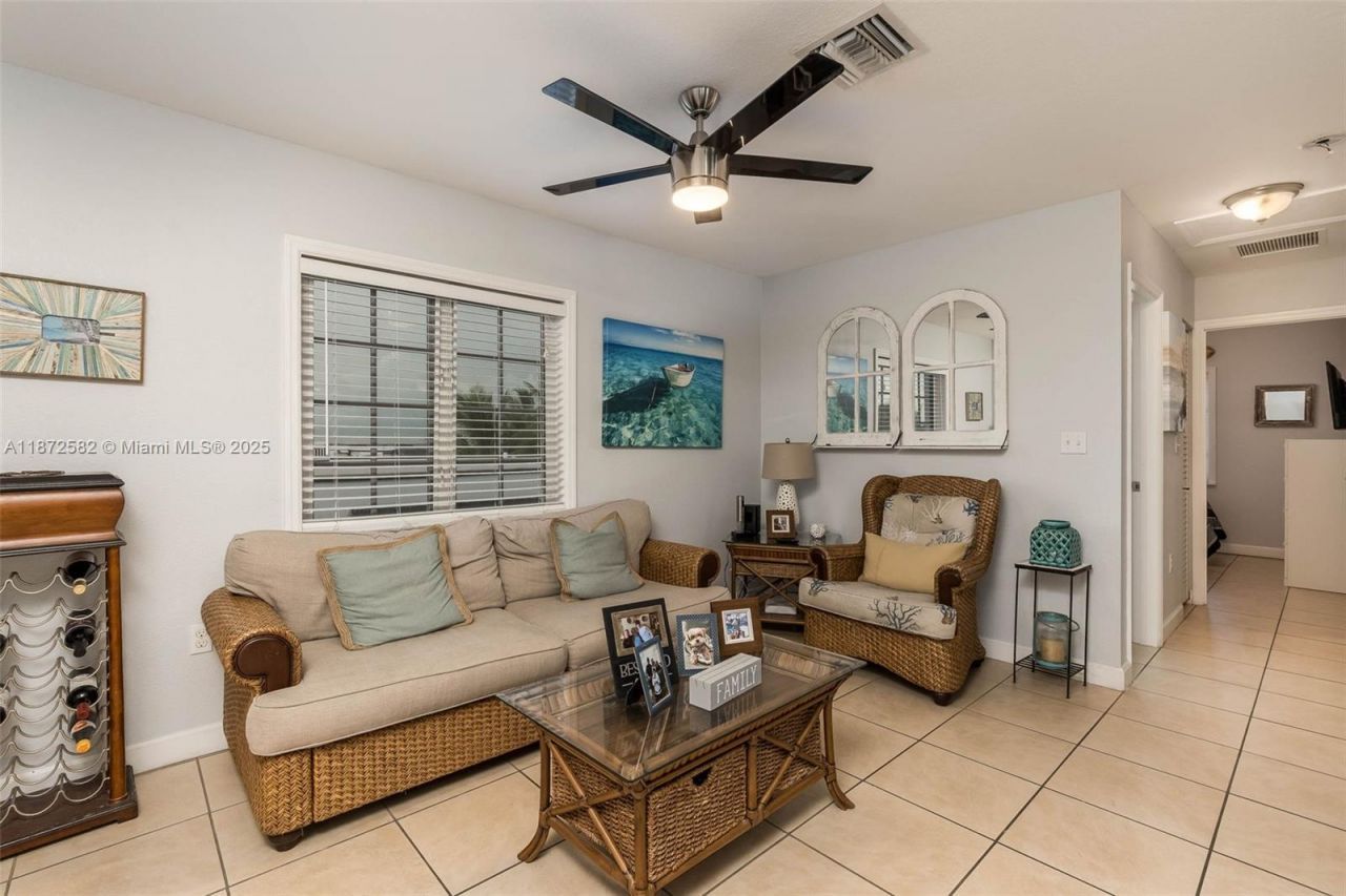 325 Calusa St, Unit 320, Key Largo, FL 33037 Photo