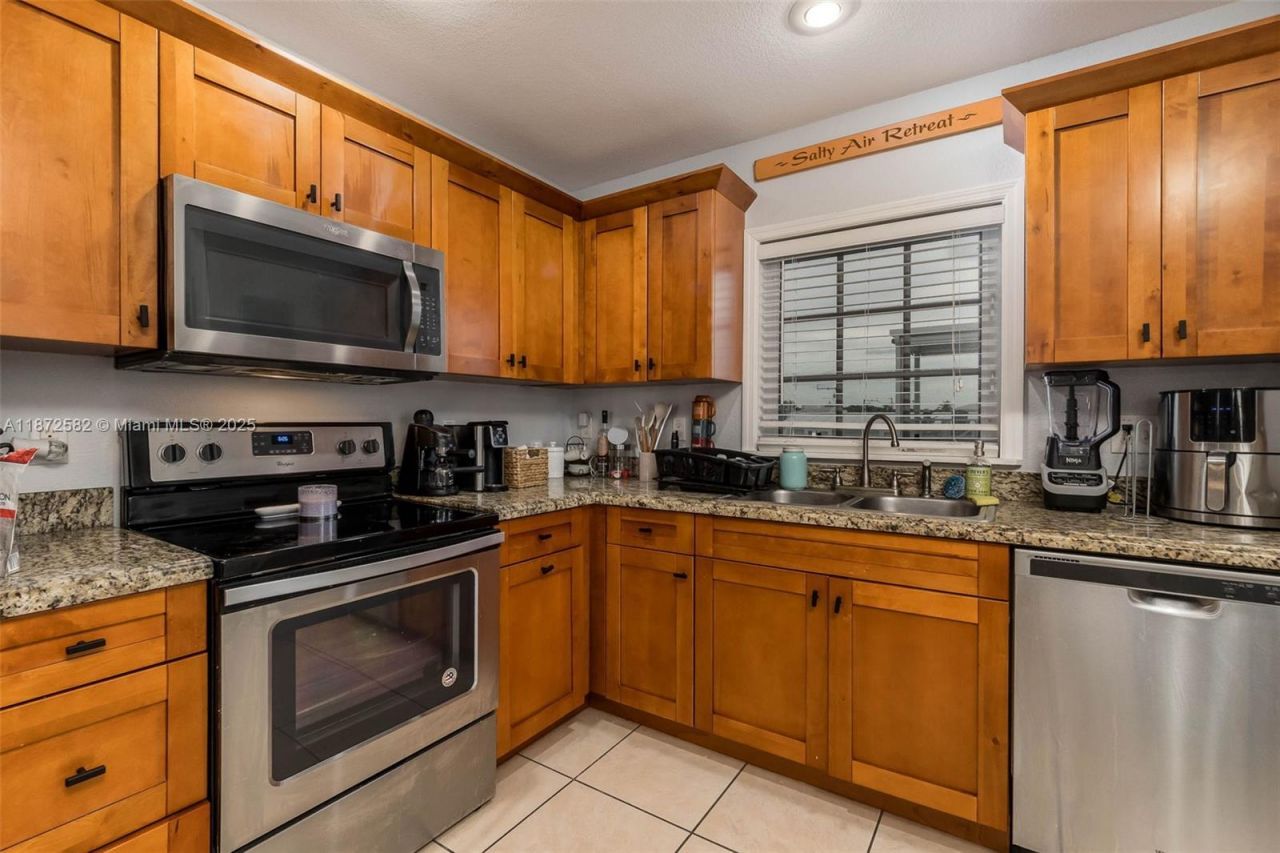 325 Calusa St, Unit 320, Key Largo, FL 33037 Photo