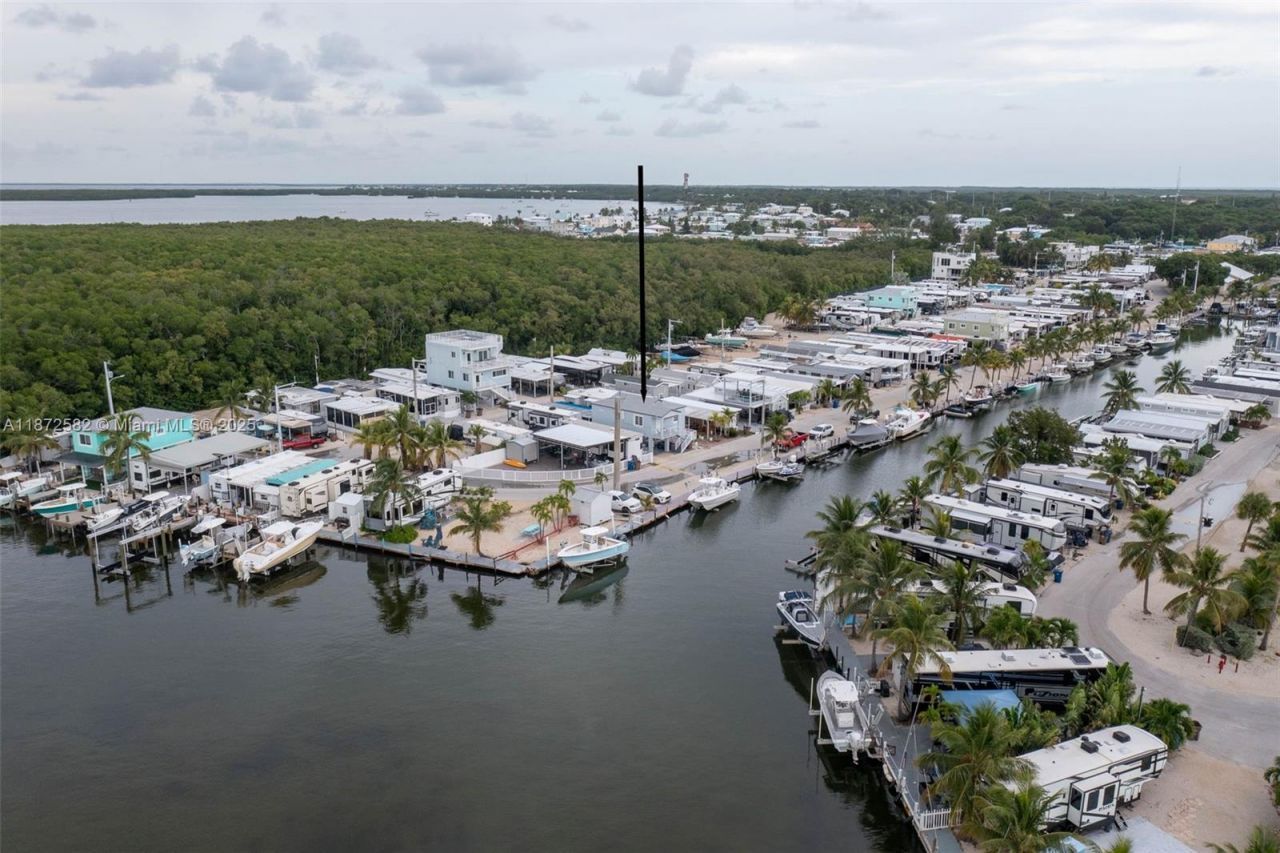 325 Calusa St, Unit 320, Key Largo, FL 33037 Photo