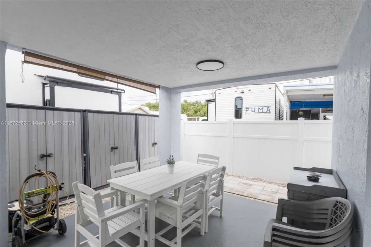 325 Calusa St, Unit 320, Key Largo, FL 33037 Photo