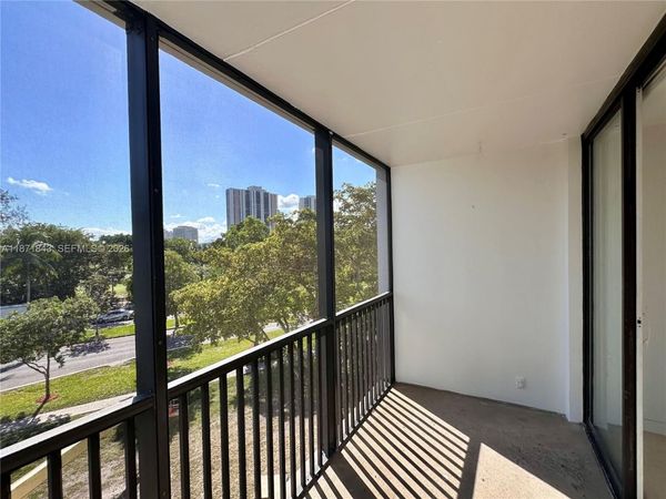 3301 N Country Club Dr, Unit 410, Aventura, FL 33180