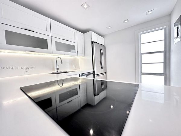 3301 N Country Club Dr, Unit 410, Aventura, FL 33180