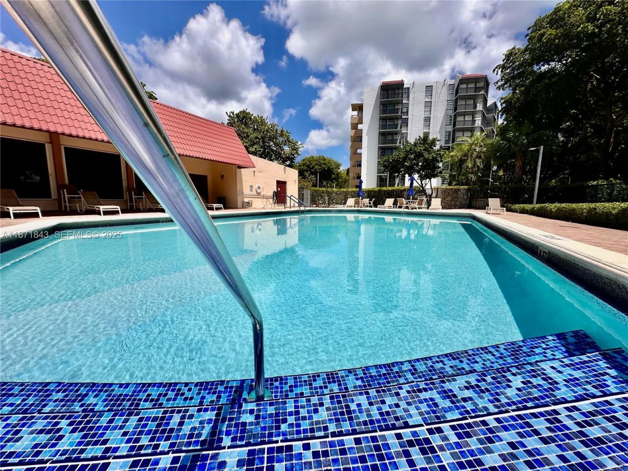 3301 N Country Club Dr, Unit 410, Aventura, FL 33180 Photo