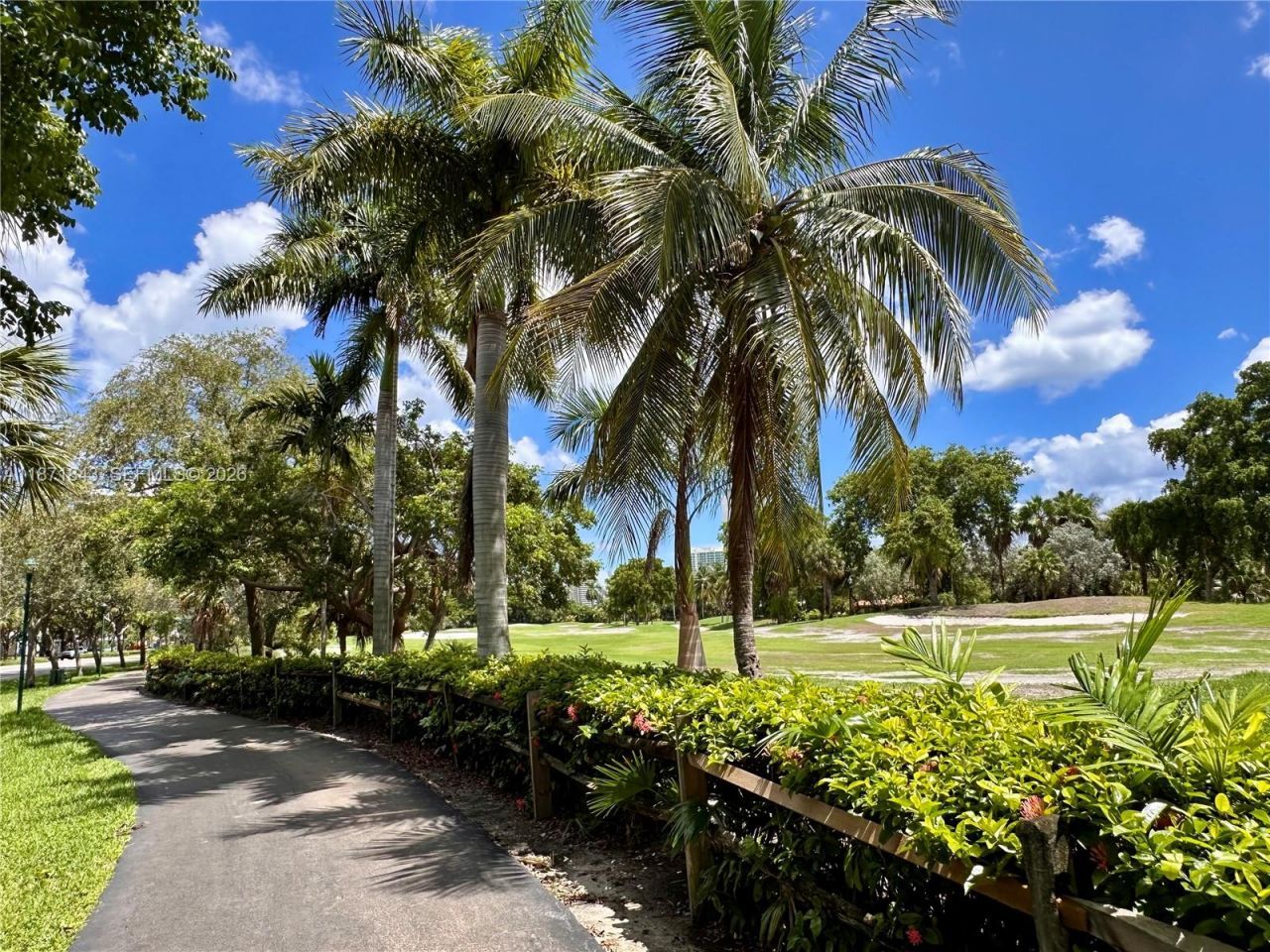 3301 N Country Club Dr, Unit 410, Aventura, FL 33180 Photo