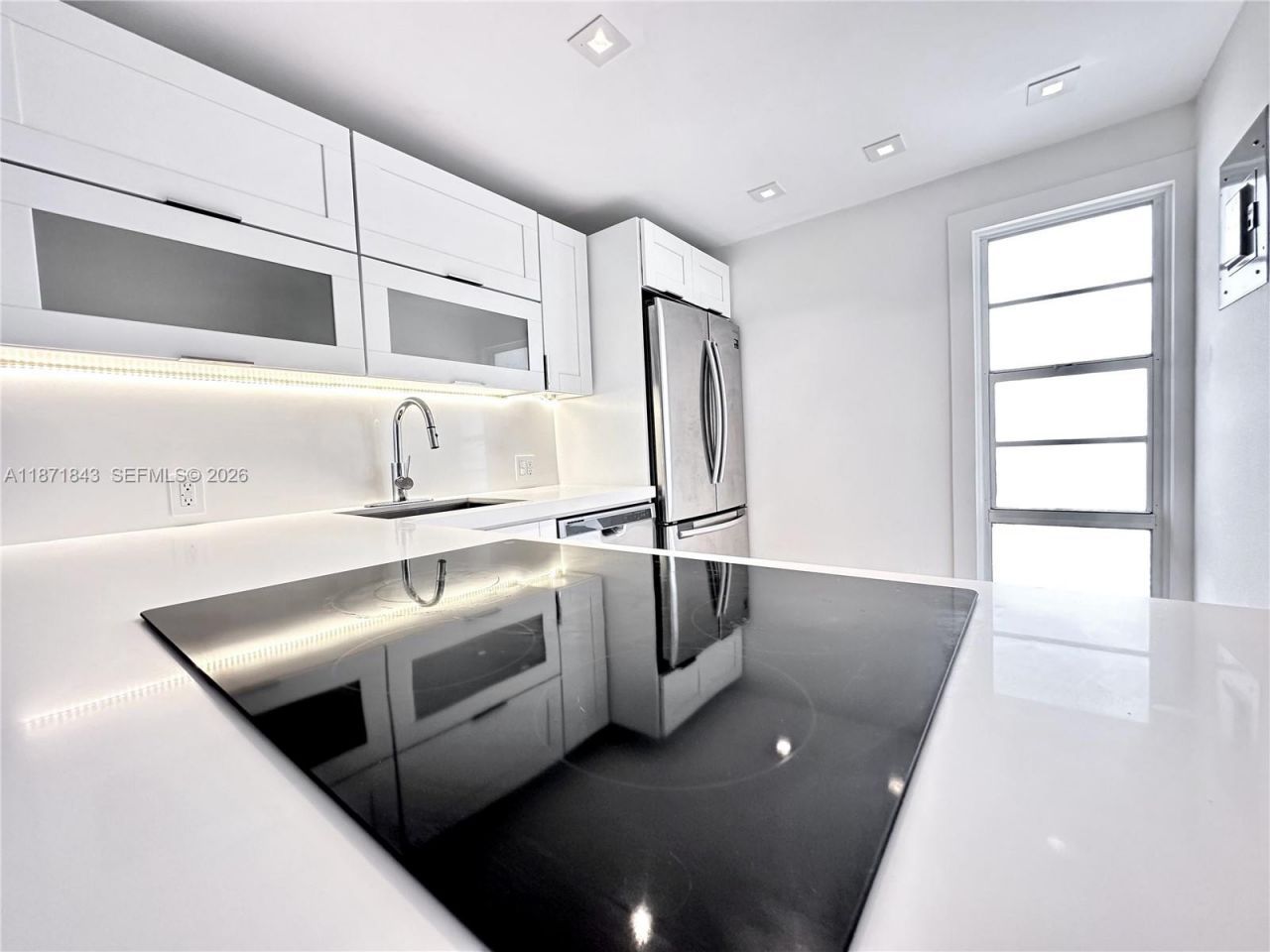 3301 N Country Club Dr, Unit 410, Aventura, FL 33180 Photo