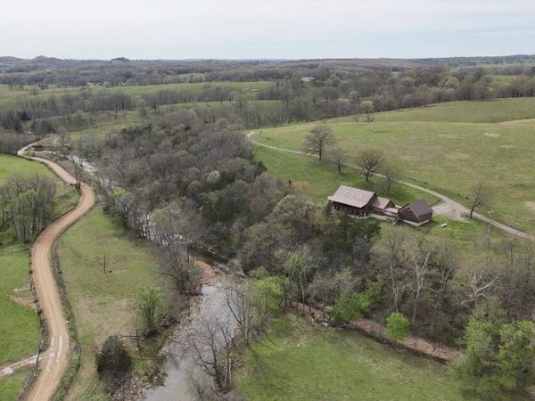 300 Round Up Lane, Bakersfield, MO 65609