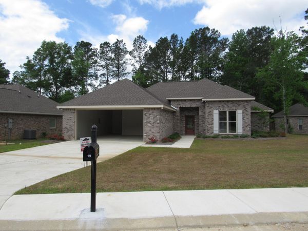 19 E Augusta Ct., Hattiesburg, MS 39402