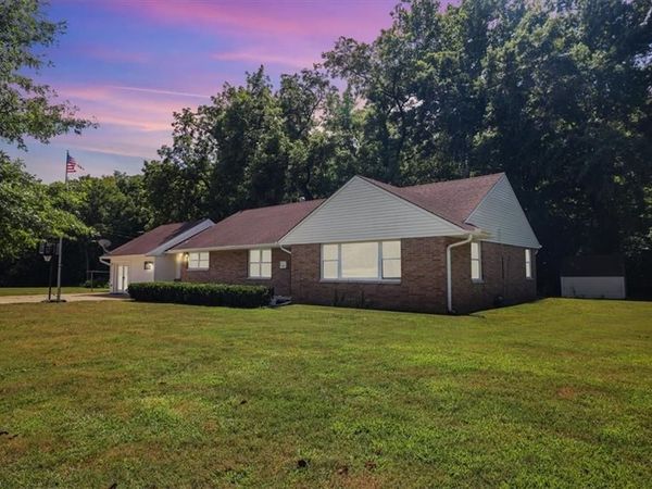 7000 NW Waukomis Drive, Kansas City, MO 64151