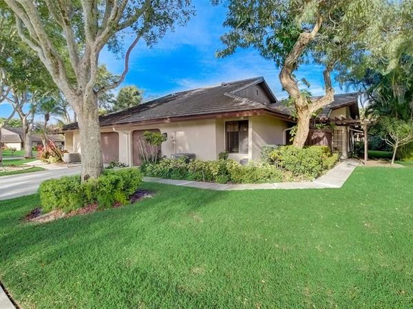 5051 Pine Dr, Boynton Beach, FL 33437