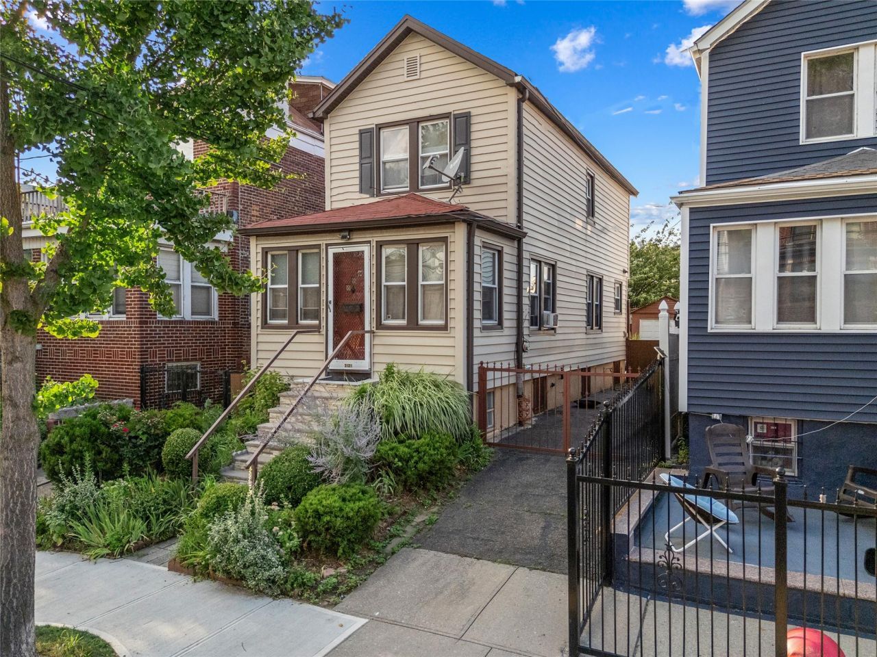 2121 Quimby Avenue, Bronx, NY 10473 Main Photo