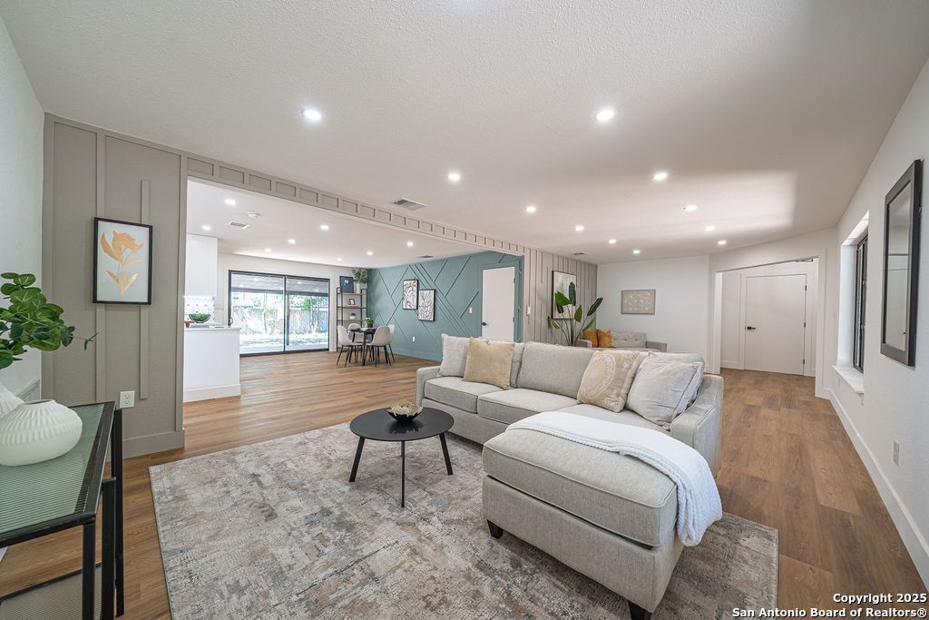 315 Royal Oaks, San Antonio, TX 78209 Main Photo