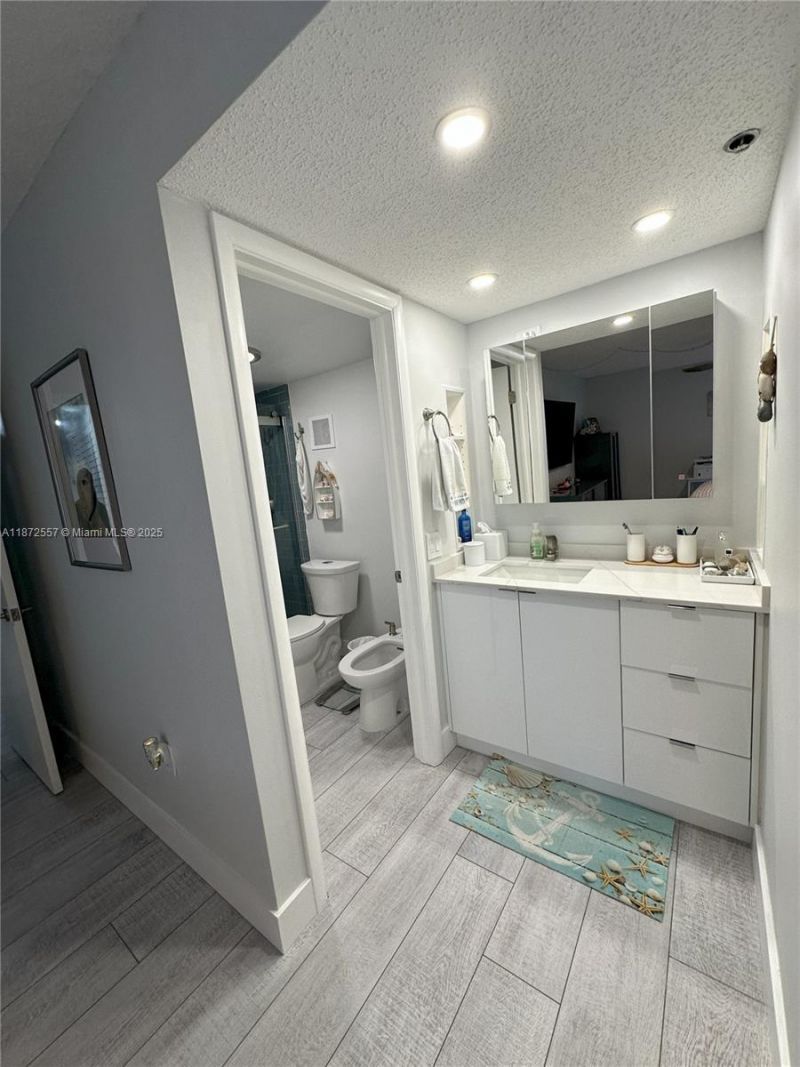 3200 Collins Ave, Unit 11-3, Miami Beach, FL 33140 Photo